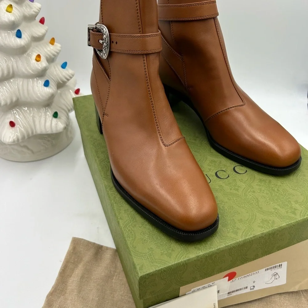 Men’s Gucci, leather ankle boots with buckle size 9 made in Italy